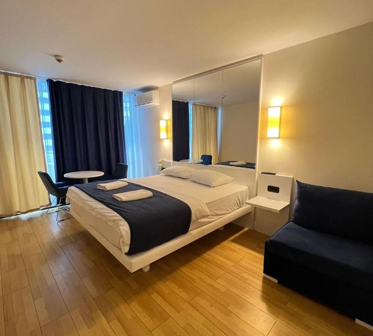 Batumi Aparthotel Orbi City N1 5*,  조지아